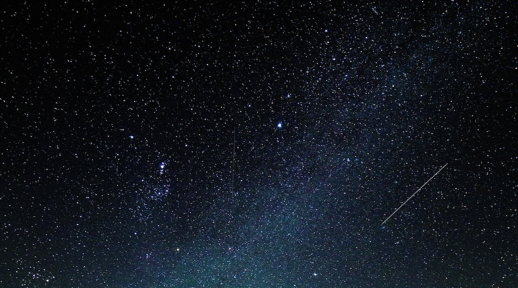 Looking towards the north from the shores of Lake Colac at Meredith Park Camping Grounds.