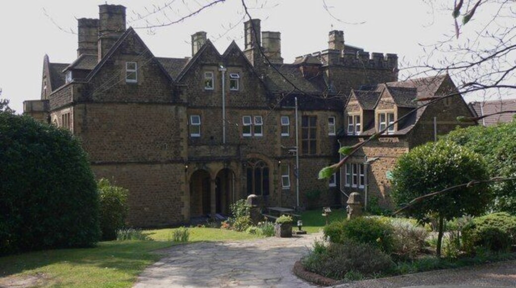 Crest House This is a care home at Beacon Hill.;