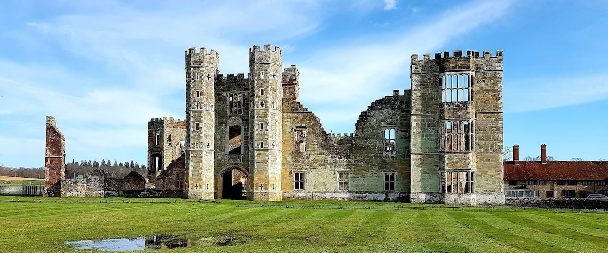 Midhurst Castle |
Cowdray Castle |
Cowdray Heritage Trust |