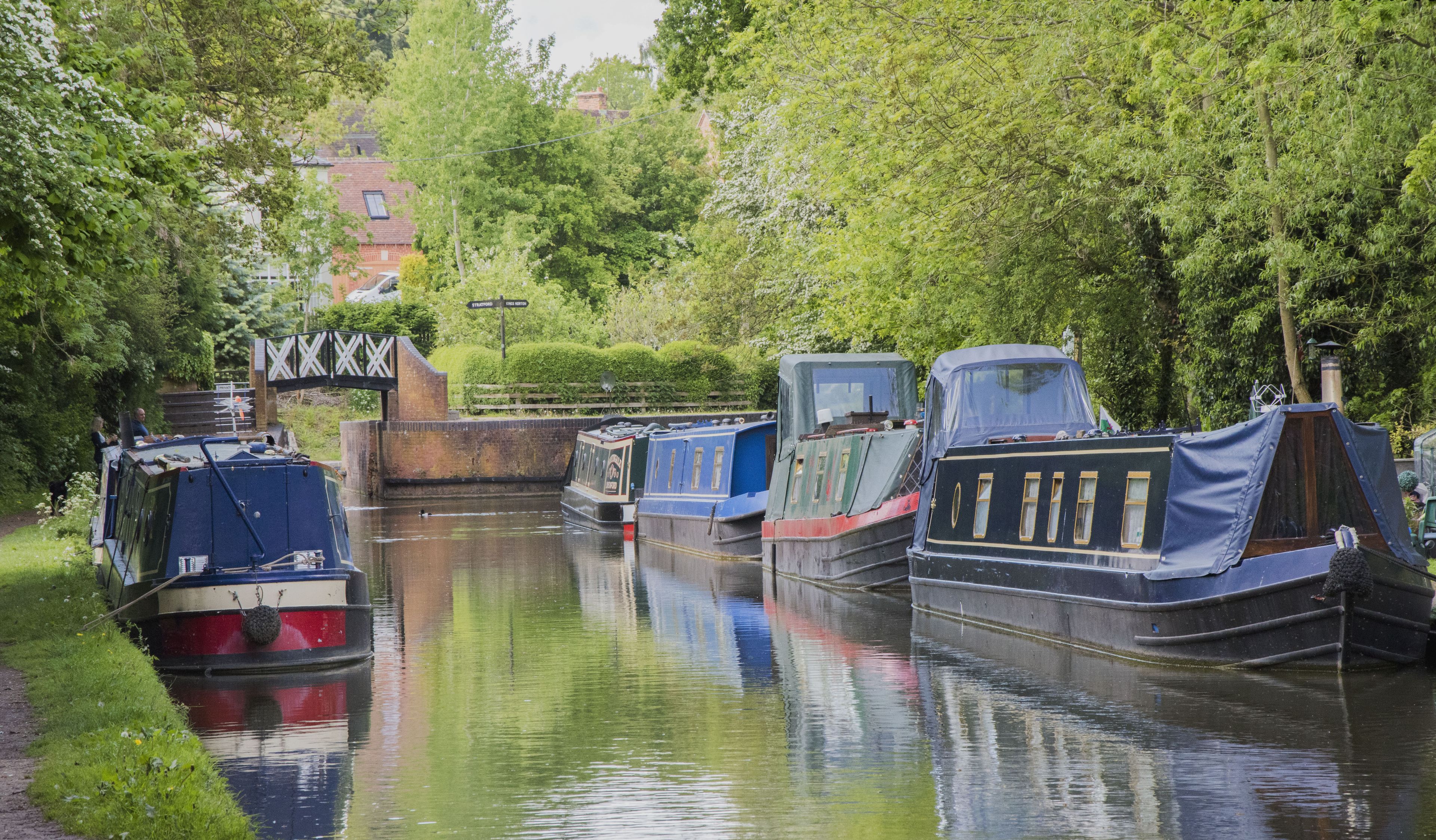 canal boats narrow boats houseboats uk canal