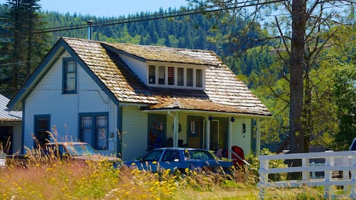 Forks som inkluderer liten by eller landsby og hus