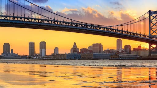 Panorama of Philadelphia skyline, Ben Franklin Bridge and Penn's