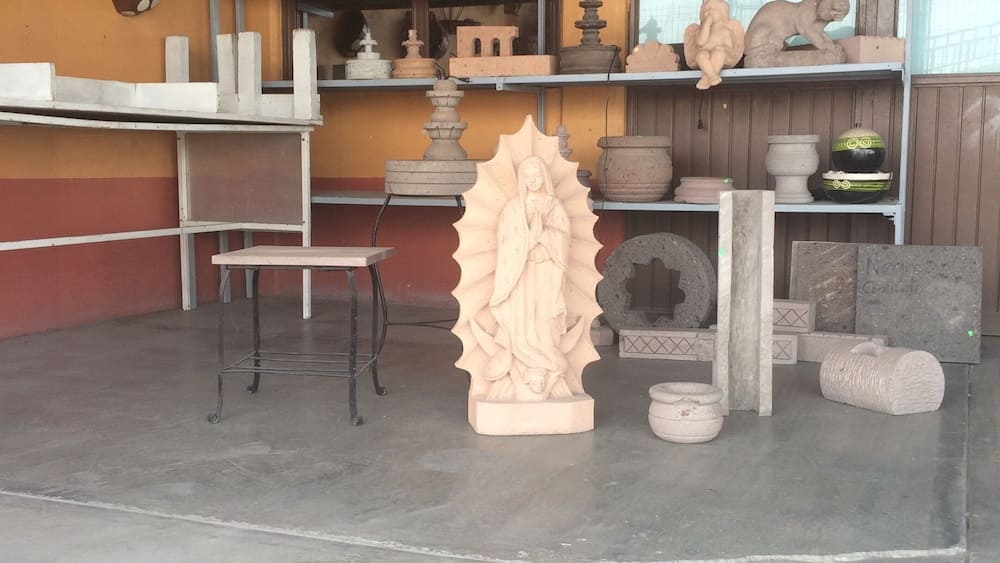 A virgin made of clay inside a handcraft store. When going to Peña de Bernal, make sure you stop by and have lunch in "Barbacoa Santiago" you wont regret it ;)
Find more in >> the HolyList
#outdoors #religion #devotion #tradition #travel #troveon #mexico #virgin #altar