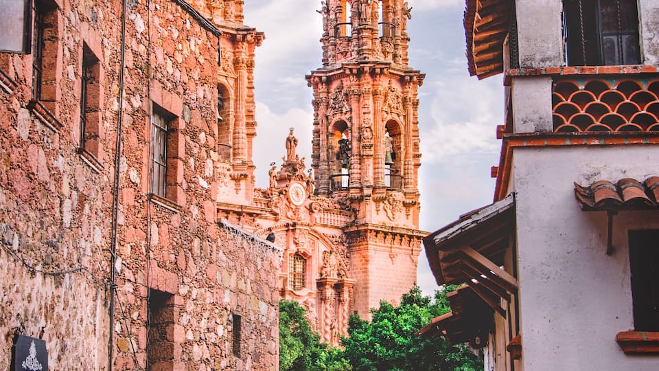 Church of Santa Prisca.
The construction was ordered by José de la Borda and lasted 15 years. The design is amazing but when you enter you know that it was made with a lot of money! Everything is covered with wood and gold! The decor is like nothing I've seen before!