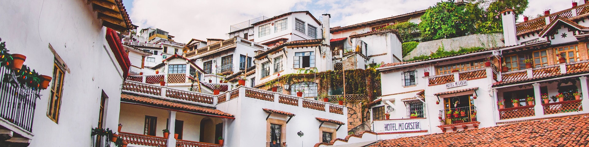 When in Taxco make sure to have a few hours just to explore the streets in this beautiful town!