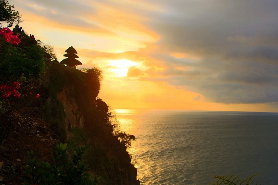 Beautiful sunset at Uluwatu Temple, Bali Island #Bali #Uluwatu