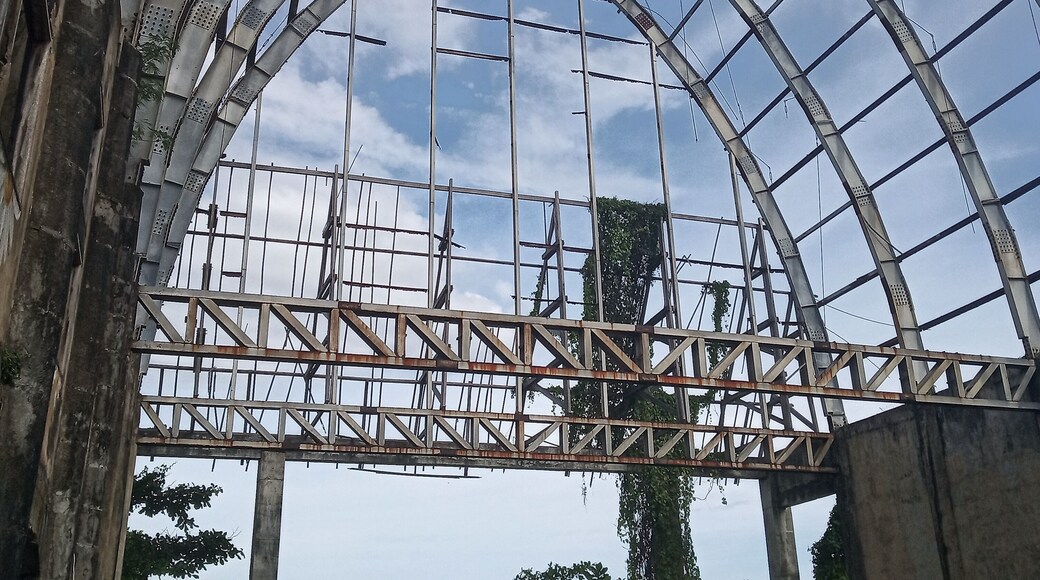 If you are in Sanur, check out the abandoned theme park. Ever changing graffiti and the hybrid of man-made structures being taken down by mother nature is beautiful.
#TroverRT