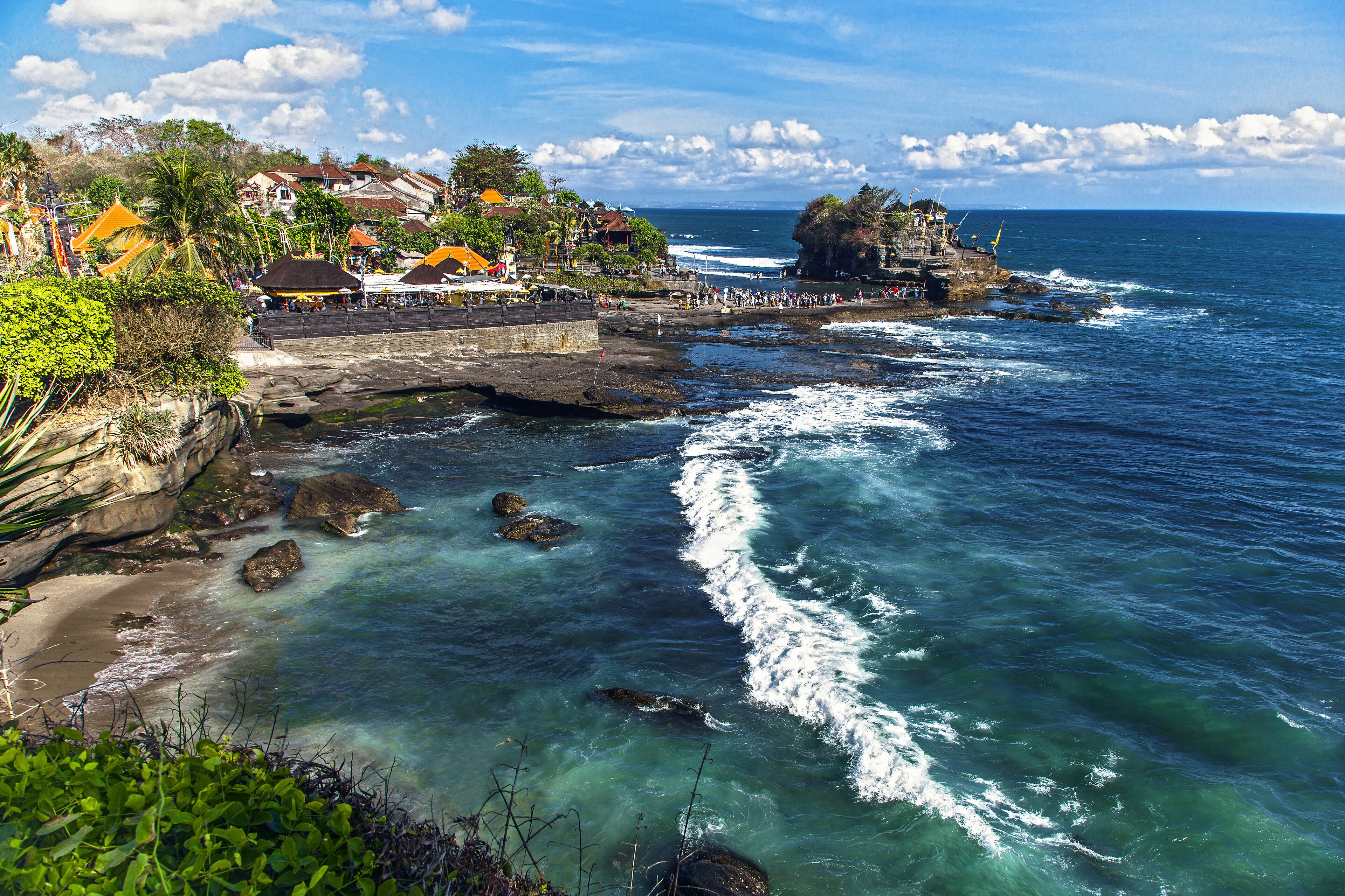 Tanah Lot hindu balinese temple and ocean view, Denpasar, Bali