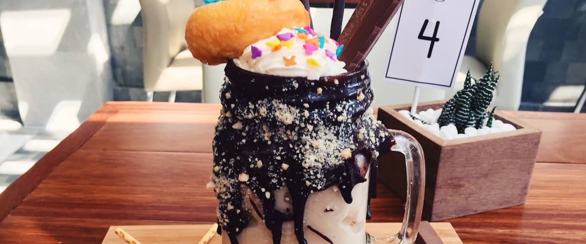 Revayah Coffee is my new favorite bakery! From delicious coffee to epic freakshakes, you won't leave hungry!