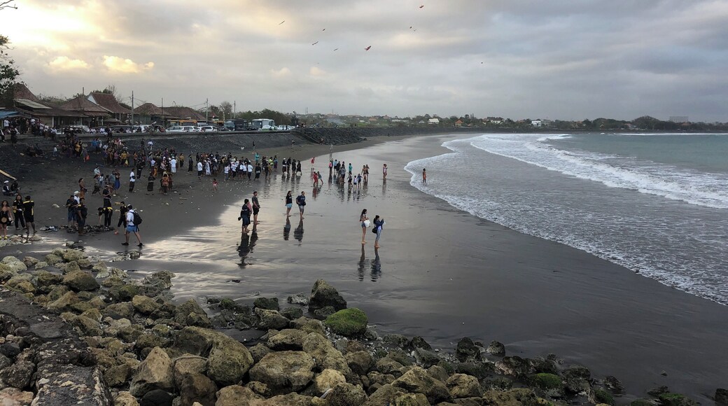 People coming back to Sanur beach
