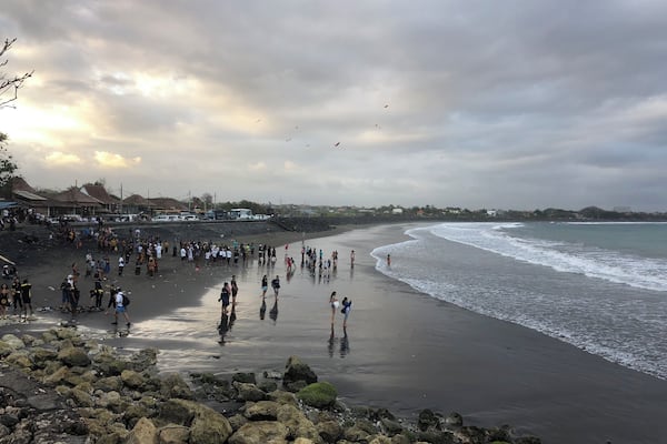 People coming back to Sanur beach