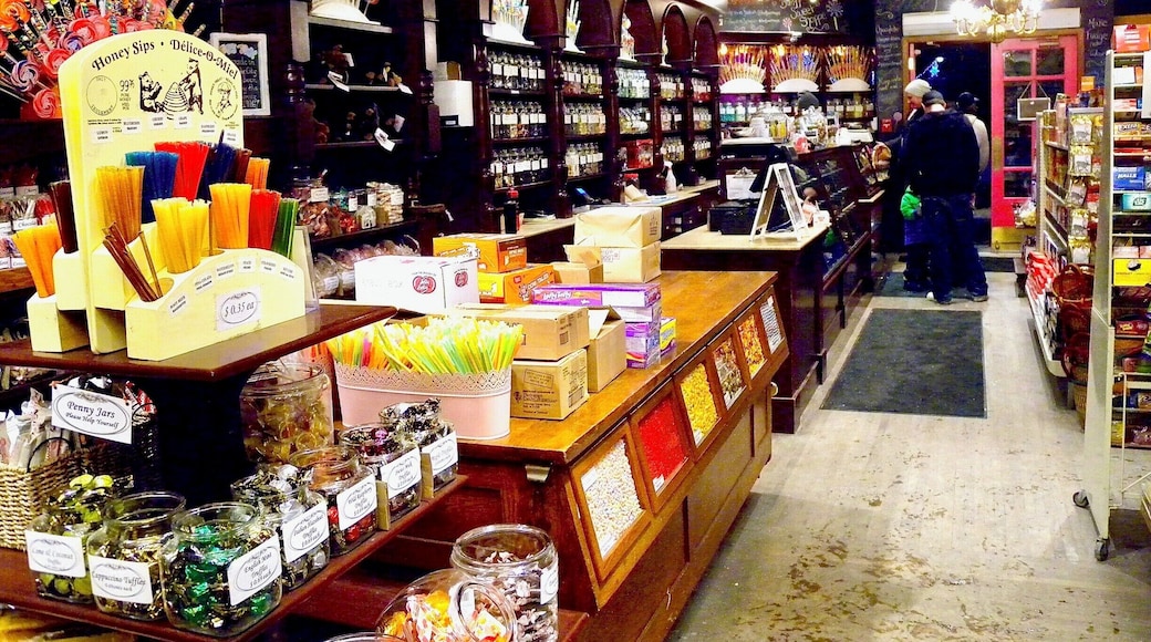 Amazing place for kids, but also for adults who love sweets when visit in Banff Town of Alberta, Canada. Great selection of hard to find traditional sweets, homemake fudges, variety of chocolates and candies from around the world. It's an impressive place will remind your childhood!
#Banff #Alberta #Canada #SweetSpot #NorthAmerica #candyshop