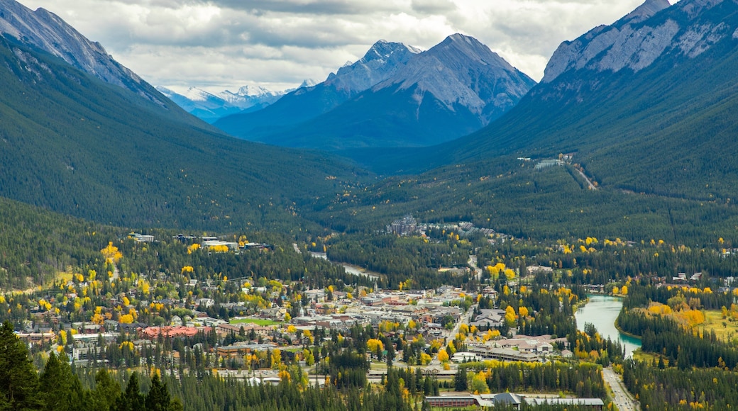 Banff which includes mountains, landscape views and a small town or village