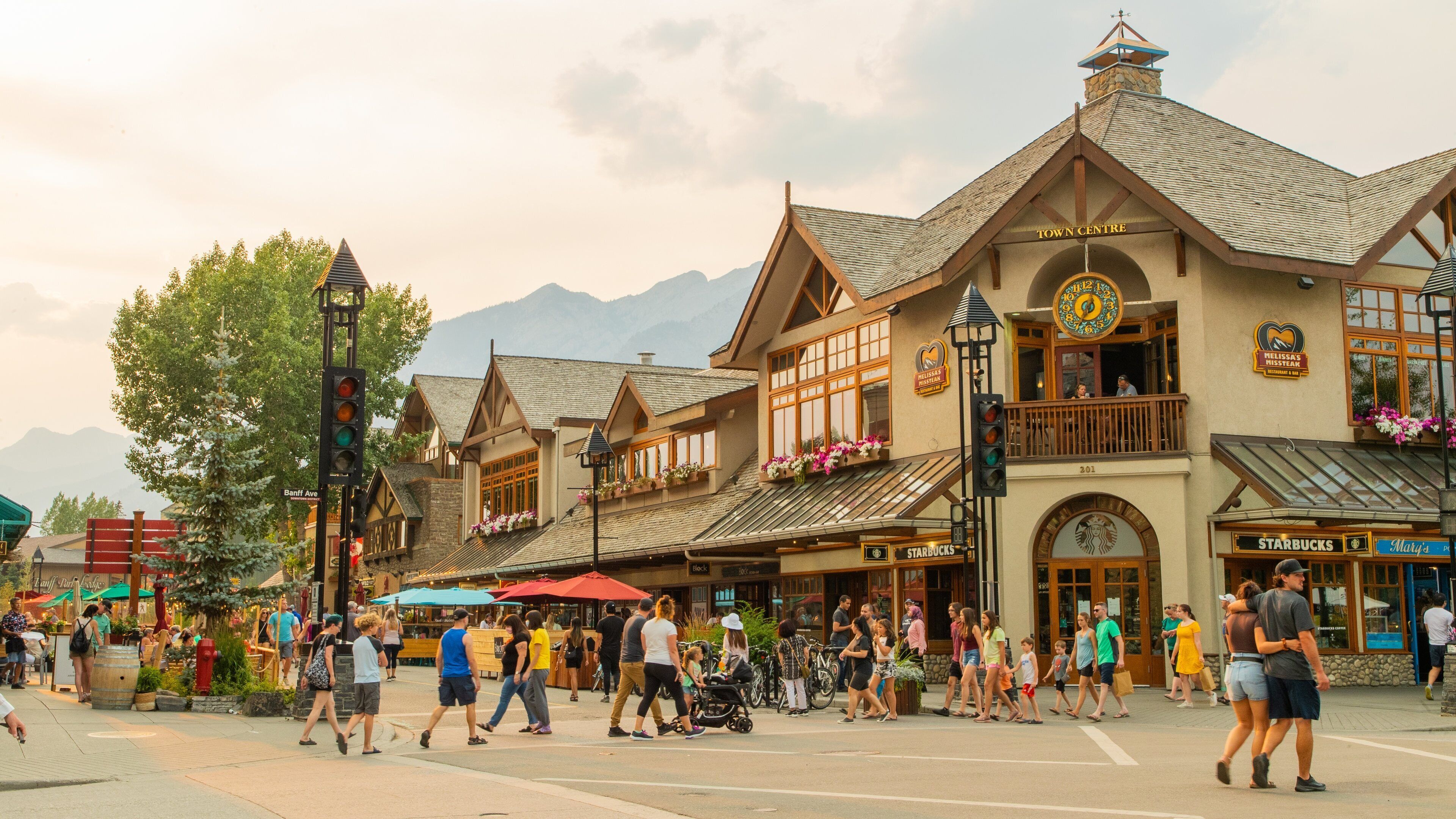 Banff featuring a small town or village, street scenes and heritage elements