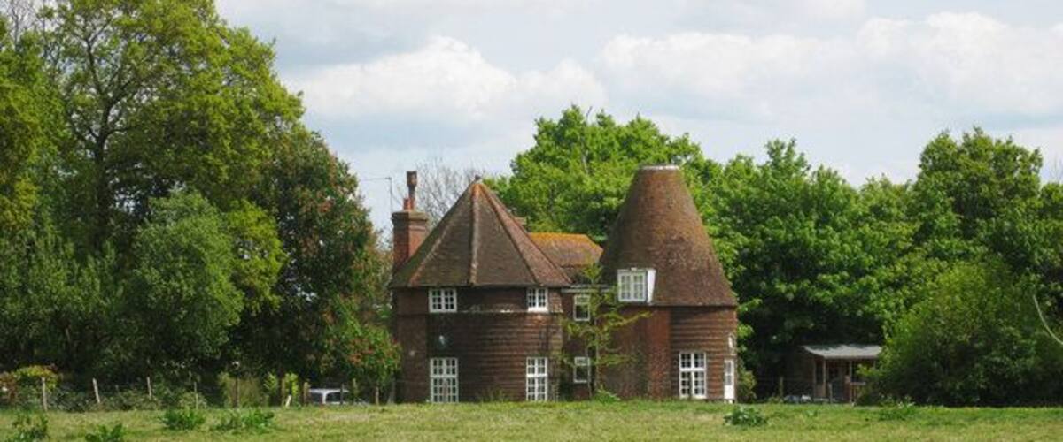 Oast House at Pekes, Nash Street, Golden Cross, East Sussex Twin round kiln oast house, one kiln now has an eight sided roof, the other missing its cowl. Keywords: roundel, converted, flat roof dormer, tile hanging, chimney, cowl-less