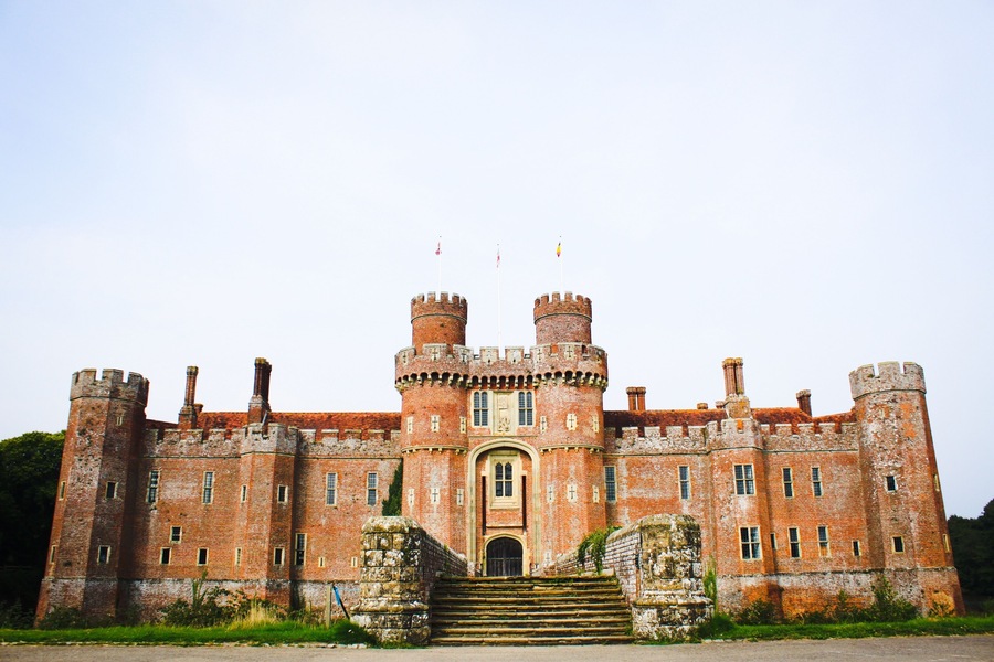 Herstmonceux Castle Wikidata has entry Q17647154 with data related to this monument.
