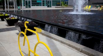 基臣納爾 呈现出 噴泉, 戶外藝術 和 街道景色