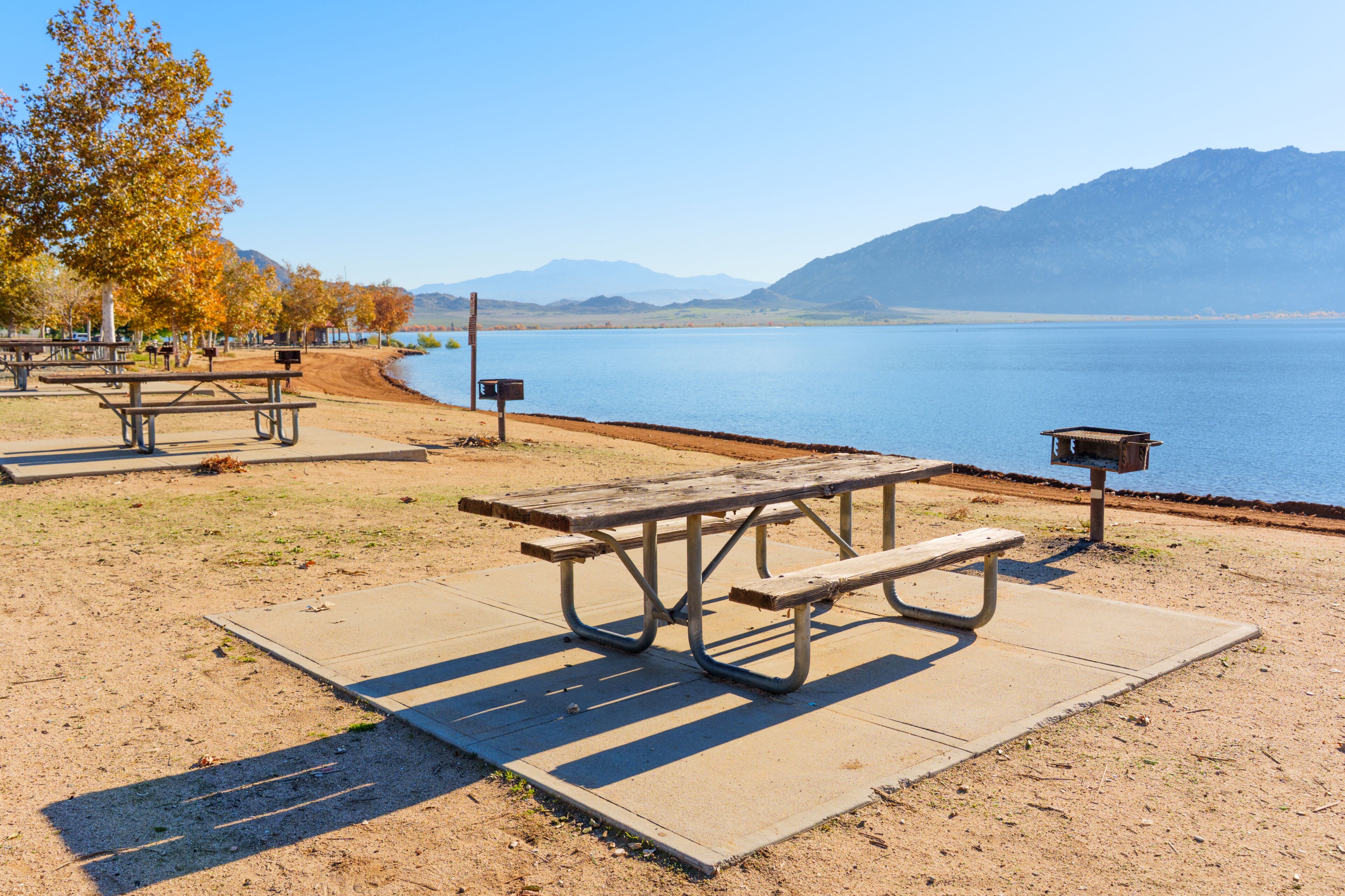 Serene Lake Perris Picnic Spot with Autumn Foliage