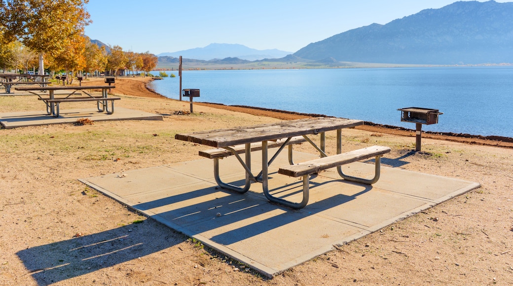 Serene Lake Perris Picnic Spot with Autumn Foliage