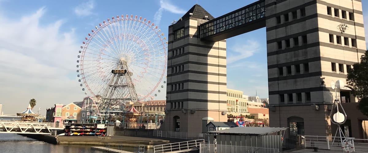 This sight reminded me of the London Towers for some reason! At the TOP of the towers and the wheels offer birds eye view of Yokohama city!
