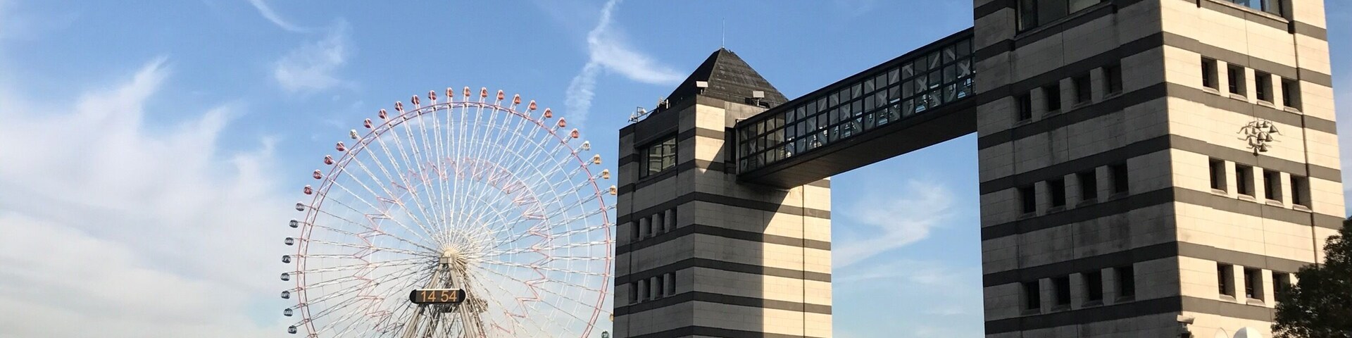This sight reminded me of the London Towers for some reason! At the TOP of the towers and the wheels offer birds eye view of Yokohama city!