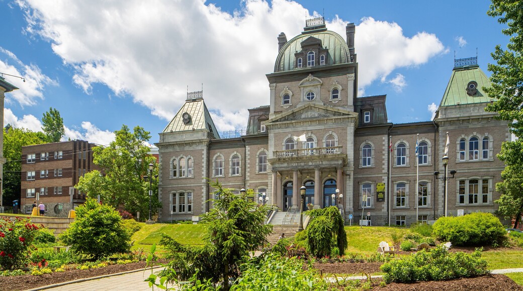 Sherbrooke which includes heritage architecture