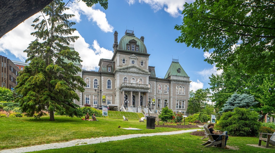 Sherbrooke showing heritage architecture and a garden