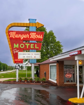 Route 66 - Lebanon, MO:  Munger Miss Hotel along Route 66 built in 1946.  It currently has 44 rooms and 16 efficiencies.