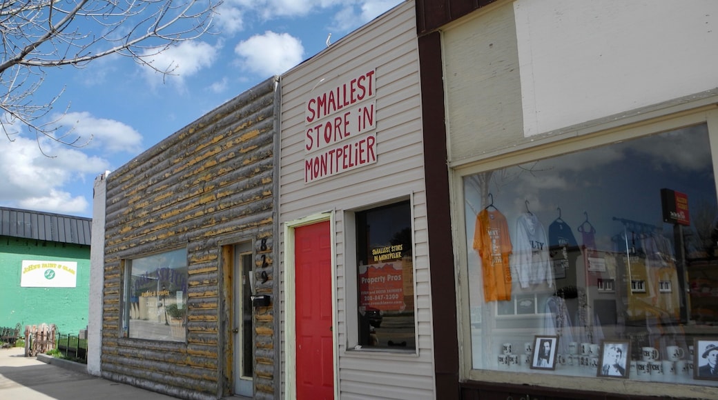 In 1896, Montpelier was the site of a bank heist by Butch Cassidy and members of Butch Cassidy's Wild Bunch, Elzy Lay and Bob Meeks, who were supposedly trying to get enough money to bail out fellow gang member Matt Warner.
#Montpelier #OnTheRoad