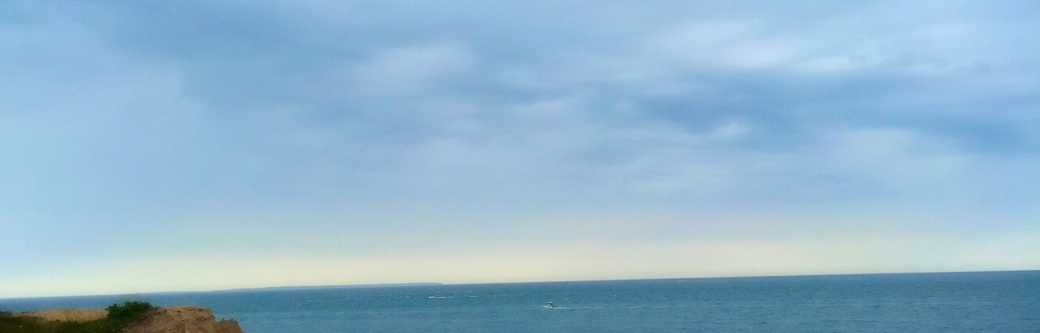 Beautiful Montauk point. Such a ocean oriented community. The smell of salt in the air and the sounds of crashing waves can be heard thru out. Or maybe Go down to the docks and see what the fishermen have brought back from the depths of the ocean!!
#Hiking
#waterLust