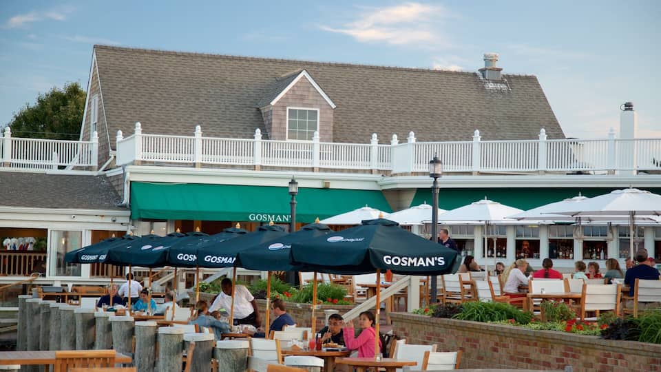 Montauk showing outdoor eating