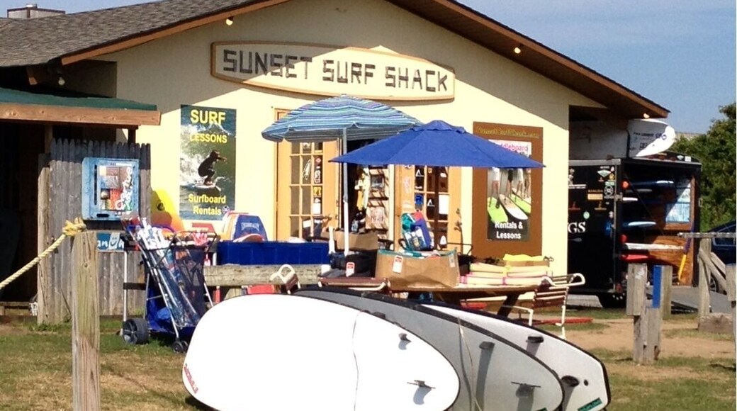 Great little, neighborhood surf shop a couple blocks off the beach in Montauk. Surf and paddle board rentals/sales, cool hats, t- shirts and swimwear, with a totally chill vibe. Reminds me of my neighborhood surf shop in Newport Beach (CA), 16th St Surf Shop; very cool, and refreshingly old school.