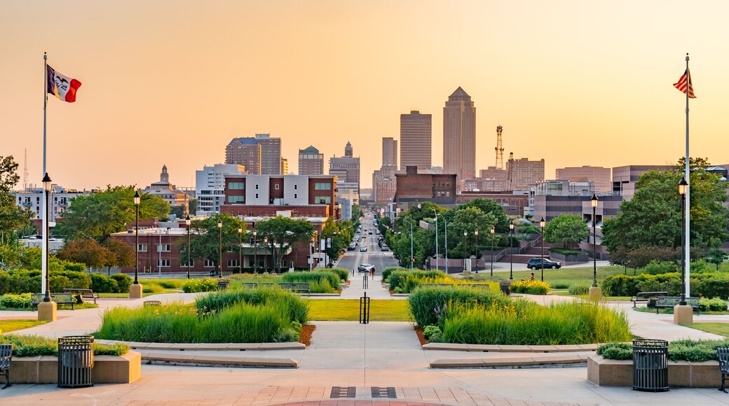 Des Moines, Iowa City Skyline at SUnset