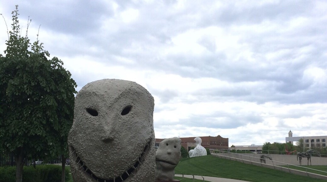 Pappajohn sculpture park in Des Moines,28 sculptures located in a wee park. Worth a wee look if your passing through. Thought these two were quite good/creepy.
