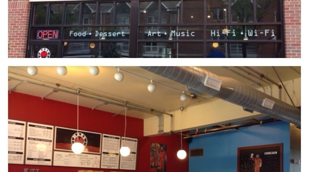 Checked out the Mars Cafe in Des Moines, IA. Great spot with good seating, wifi, and a pretty good latte. Nice flavor to the espresso. A good spot for a light lunch wit good sandwiches.
If I have to be in Iowa it's nice to find a good coffee joint.