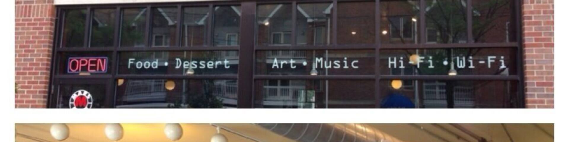 Checked out the Mars Cafe in Des Moines, IA. Great spot with good seating, wifi, and a pretty good latte. Nice flavor to the espresso. A good spot for a light lunch wit good sandwiches.
If I have to be in Iowa it's nice to find a good coffee joint.