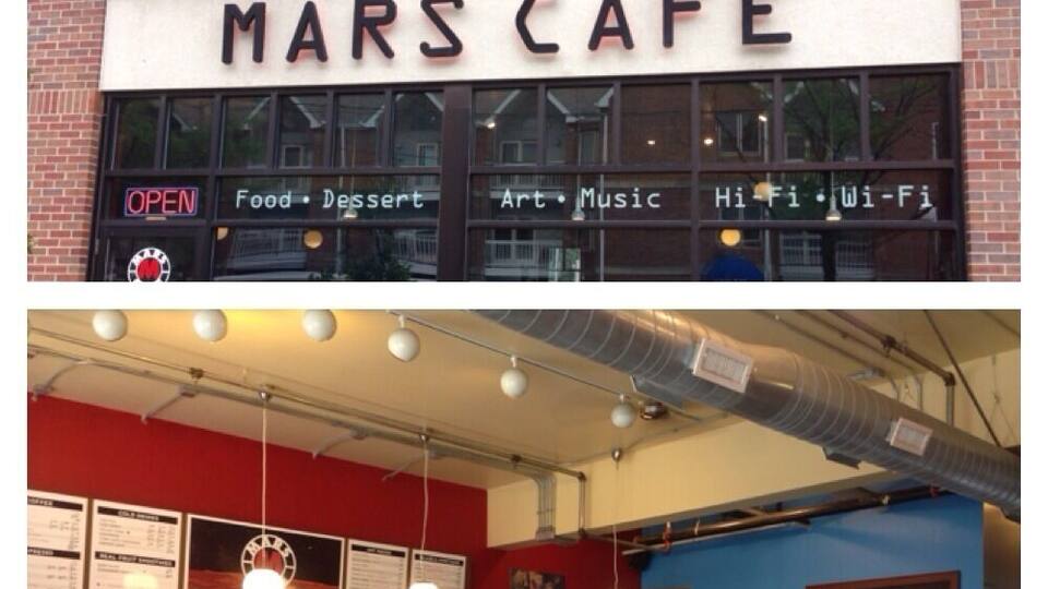 Checked out the Mars Cafe in Des Moines, IA. Great spot with good seating, wifi, and a pretty good latte. Nice flavor to the espresso. A good spot for a light lunch wit good sandwiches.
If I have to be in Iowa it's nice to find a good coffee joint.