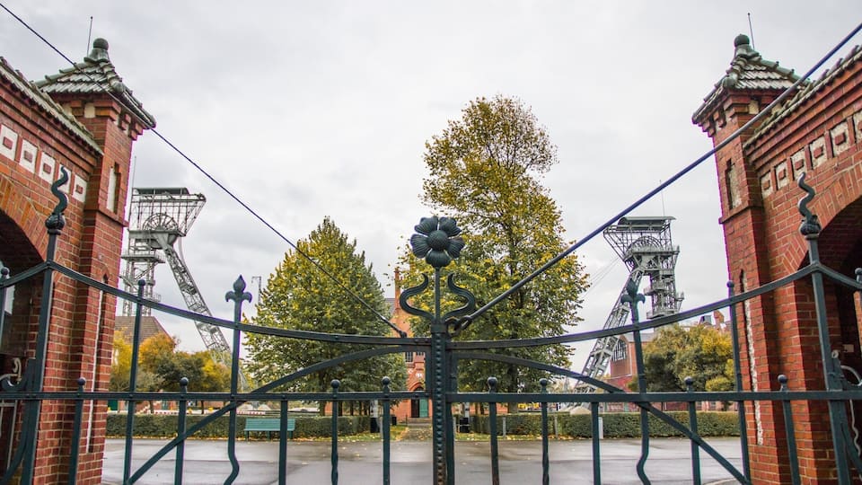 Alte Zeche im Dortmund. Die Gebäude wirken fast wie ein Schloss,
