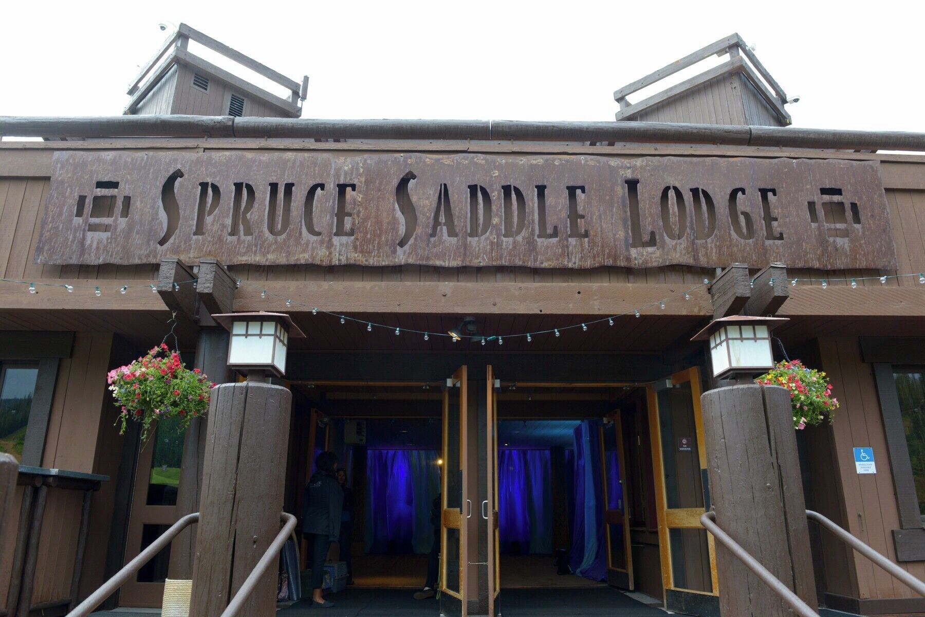 Take the Centennial Express chairlift up to Spruce Saddle Lodge high above Beaver Creek Village.
An iconic venue with awesome scenery any season. Built in 1982, it is one of the original resort structures, and offers spectacular views of Gore Range and Eagle River Valley.

