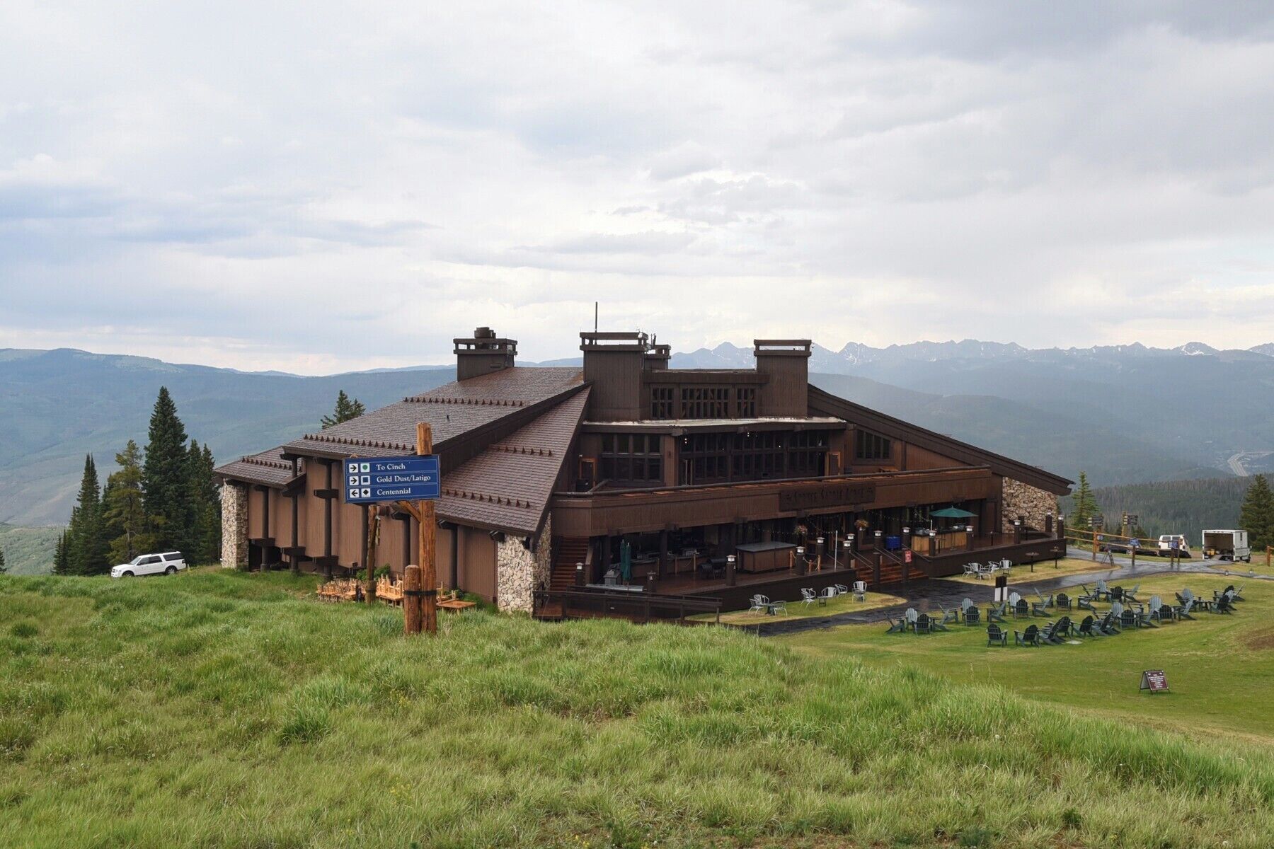 Take the Centennial Express chairlift up to Spruce Saddle Lodge high above Beaver Creek Village.
An iconic venue with awesome scenery any season. Built in 1982, it is one of the original resort structures, and offers spectacular views of Gore Range and Eagle River Valley.



