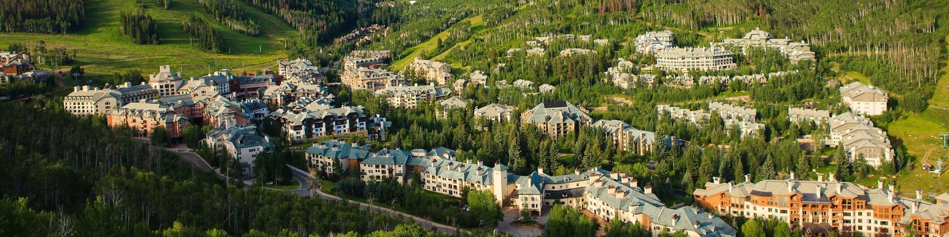 Beaver Creek mostrando una pequeña ciudad o pueblo, una ciudad y vistas de paisajes
