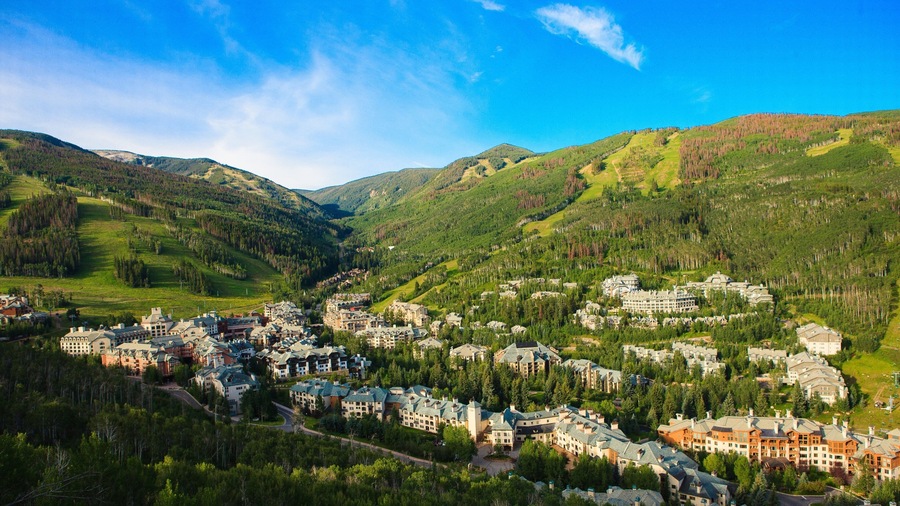 Beaver Creek ofreciendo una ciudad, una pequeña ciudad o aldea y vista panorámica