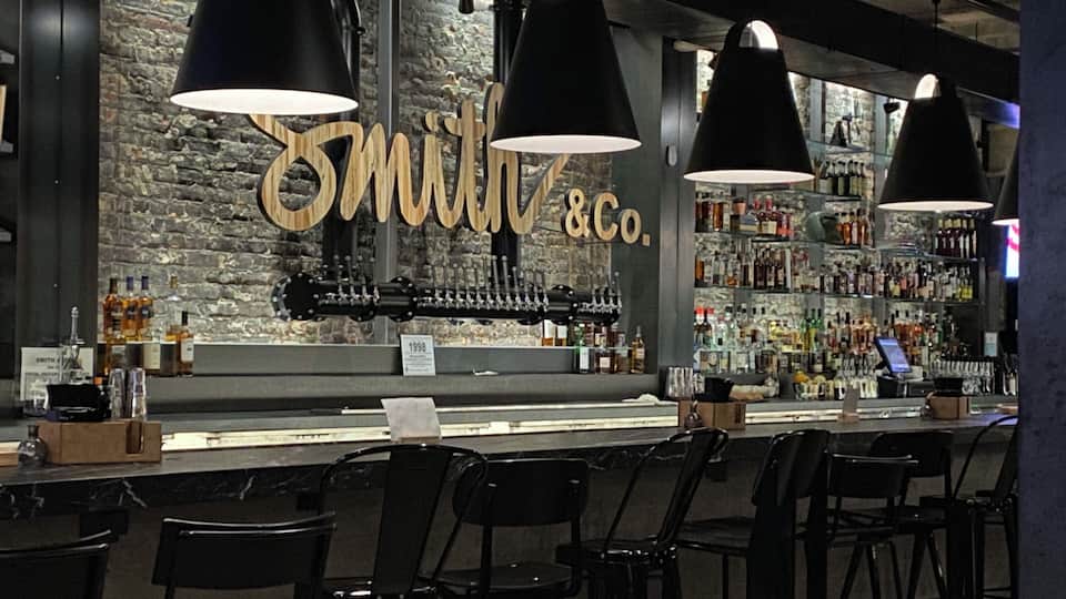 Cool atmosphere & excellent food!!