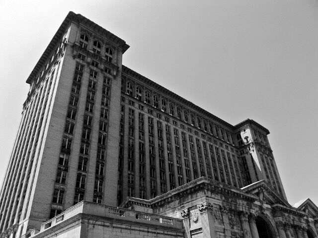 One of the more iconic abandoned structures in Detroit

#michigan #detroit #mcs  