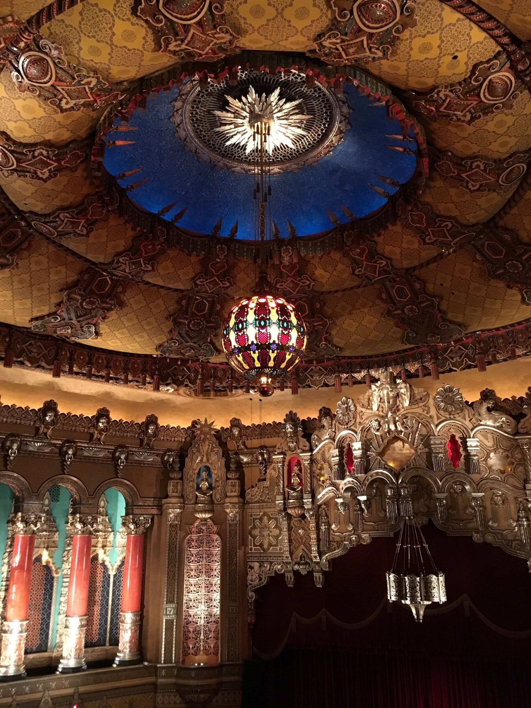 Love the ceiling in this theatre... So beautiful 