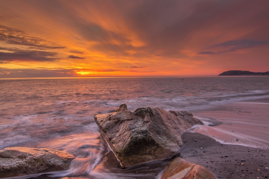 One of the best sunrise ME and my girlfriend ever watched, and it just 40min away from our home :) Killiney is a seaside resort just beside Dublin, and this small, rocky beach is just unbelievable for joggers, dog lovers, and photographers!
Nikon D7200
ISO 100
F11
1sec
#BvSIreland