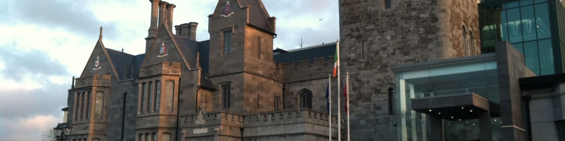 Clontarf Castle near Dublin is a nice and accommodating place for visitors to stay. We walked around the corner to a convenience store with our american accent and they said, you must be staying at Clontarf 😉