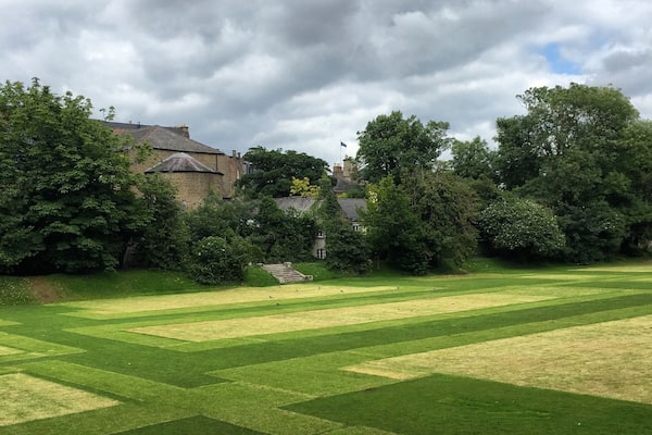 My favourite park in Dublin city centre. While the rest of the city heads to St Stephens Park, Iveagh Gardens provides a nearly deserted respite. Unless you know the park is there, you'd likely walk right past the somewhat hidden entrances. Lots of benches and grass for settling down with a book or picnic.