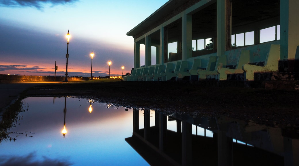 #BvS100k
This image was taken on the Clontarf promenade. This large shelter is located on the Clontarf road. Nice place for walking your dog, jogging etc. And there's a cycle track aswell.