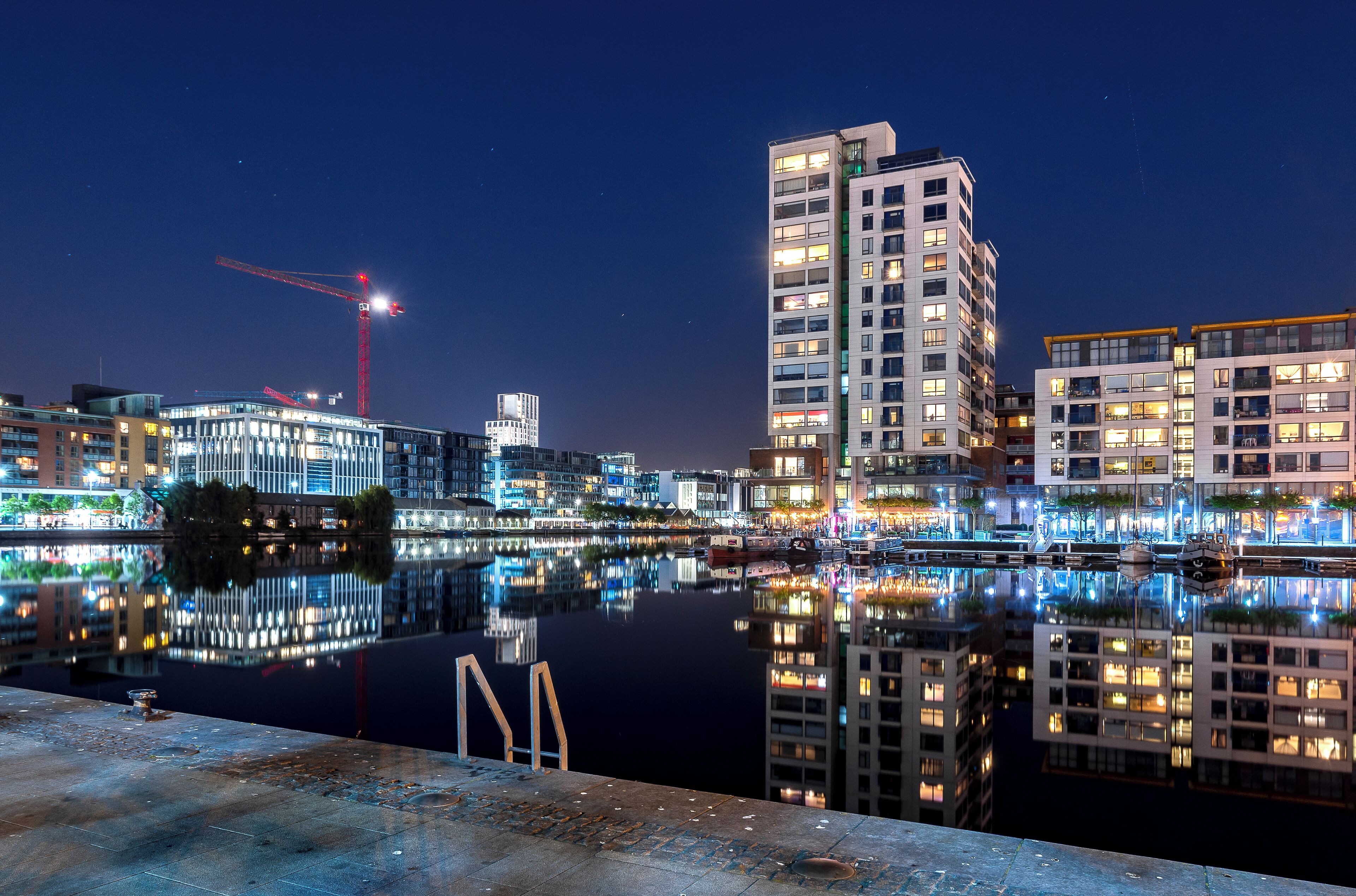 This picture was taken in Dublin city centre in the Grand Canal Dock. Some of the main IT offices are located there and some very fancy apartments too and the place does be buzzing 😀.